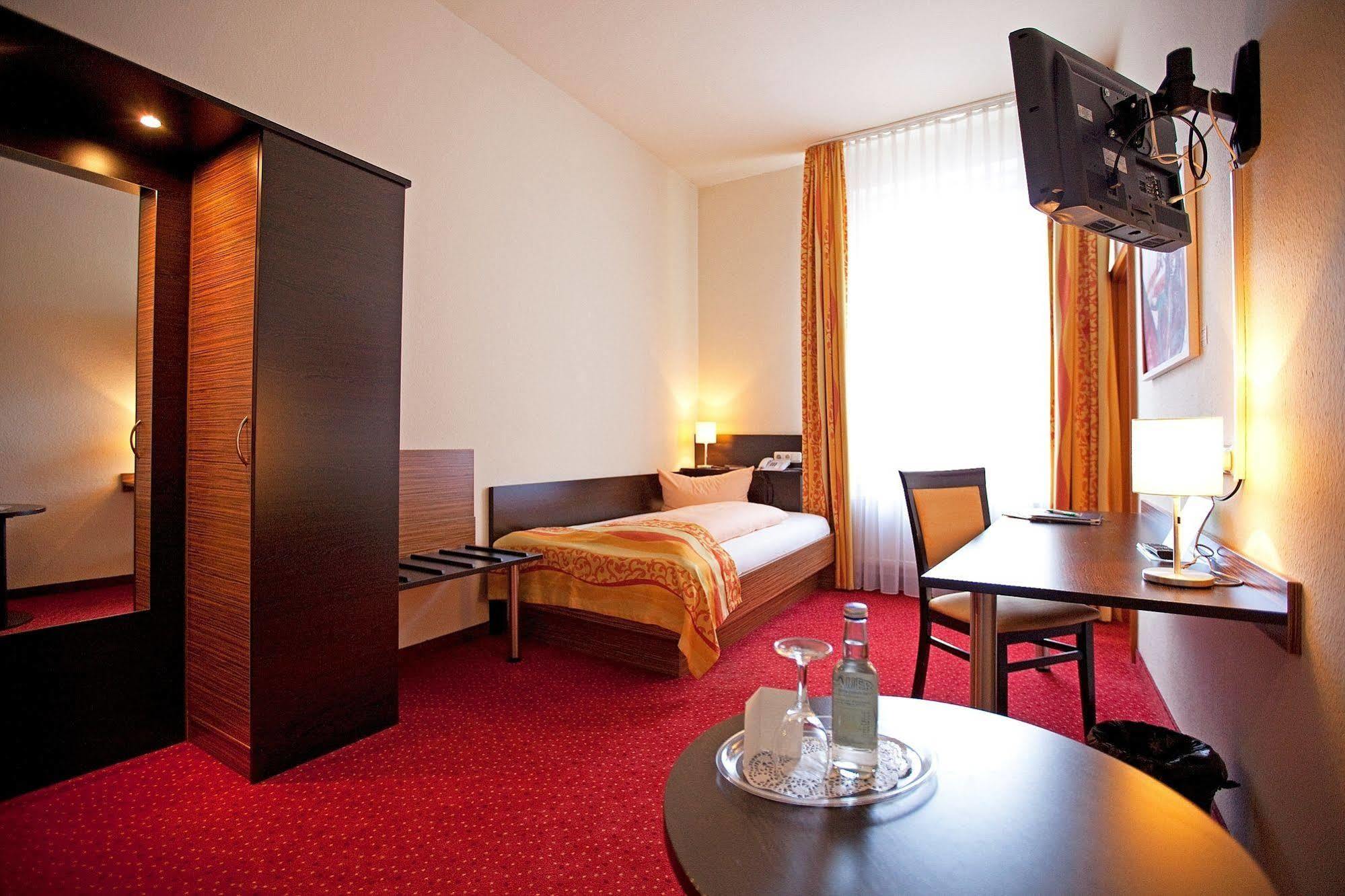 Drexel'S Parkhotel Меминген Екстериор снимка